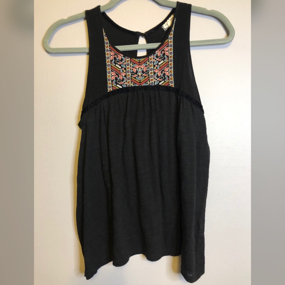 EUC - Junior’s Flowy Embroidered Tank Top